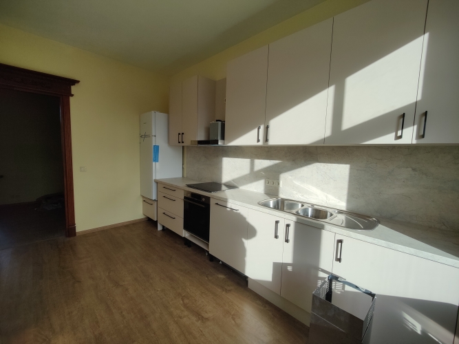 Объявление. Gaišas telpas jaunā ēkā pie Āgenskalna tirgus.  Īpašums sastāv no 1 lielas telpas un 3 mazākam, Цена: 850 EUR/мес. Foto #9