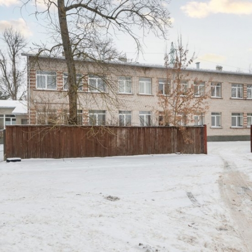 Sludinājumi. Piedāvājam investīcijas objektu, īres māju Rīgā. Ēka pilnība rekonstruētā 2020. gadā. Plašs zemes Cena: 650000 EUR Foto #1