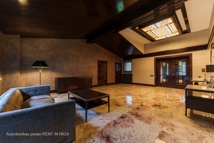 Sludinājumi. Jūrmalā tiek izīrēta plaša, mājīga ģimenes rezidence ar savu SPA pašā Lielupes krastā. Šis īpašums Cena: 15000 EUR/mēn Foto #5