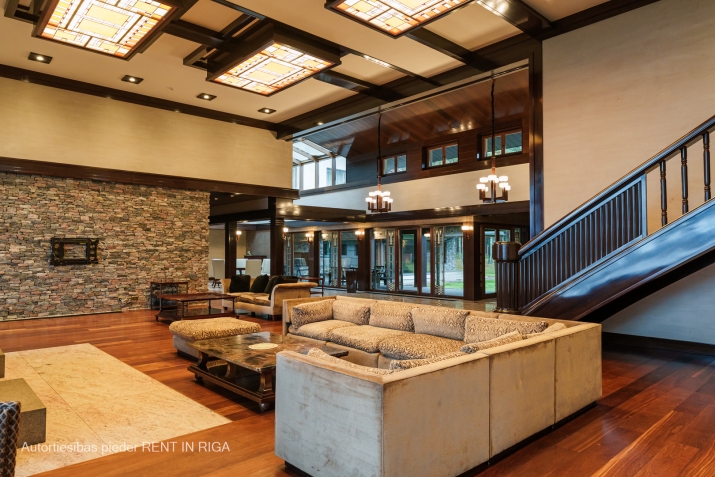 Sludinājumi. Jūrmalā tiek izīrēta plaša, mājīga ģimenes rezidence ar savu SPA pašā Lielupes krastā. Šis īpašums Cena: 15000 EUR/mēn Foto #3