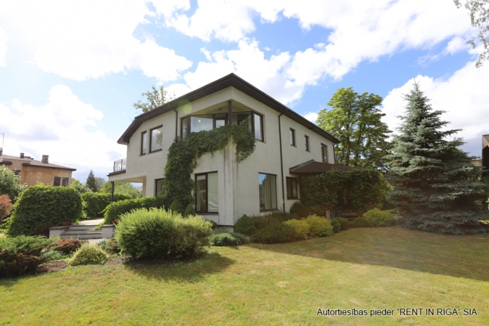 Объявление. Просторный светлый дом в аренду на длительный срок.  4 спальни на втором этаже, Цена: 550000 EUR Foto #7