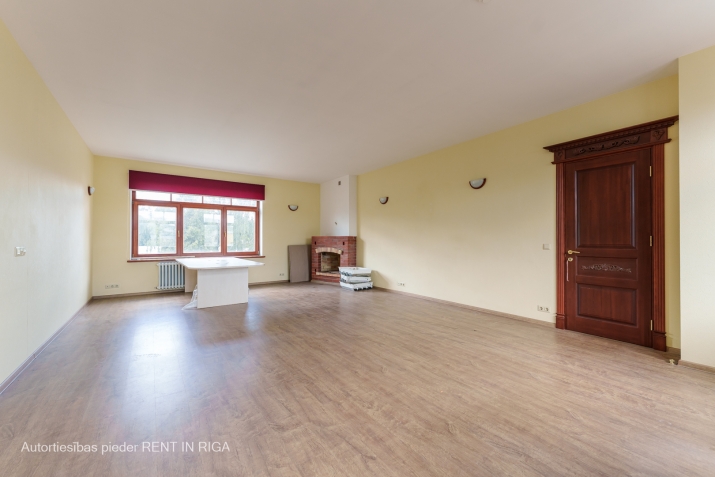 Sludinājumi. Nemēbelēts, gaišs dzīvoklis jaunā ēkā pie Āgenskalna tirgus.  Īpašums sastāv no lielās istabas, 1 Cena: 850 EUR/mēn Foto #1