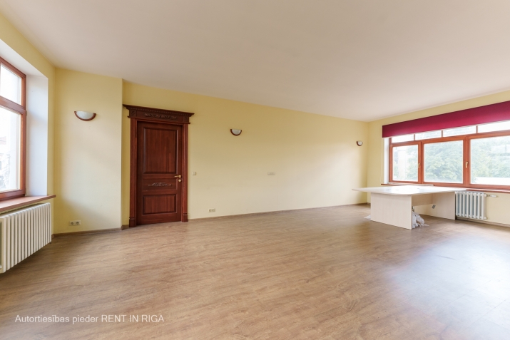 Sludinājumi. Nemēbelēts, gaišs dzīvoklis jaunā ēkā pie Āgenskalna tirgus.  Īpašums sastāv no lielās istabas, 1 Cena: 850 EUR/mēn Foto #3