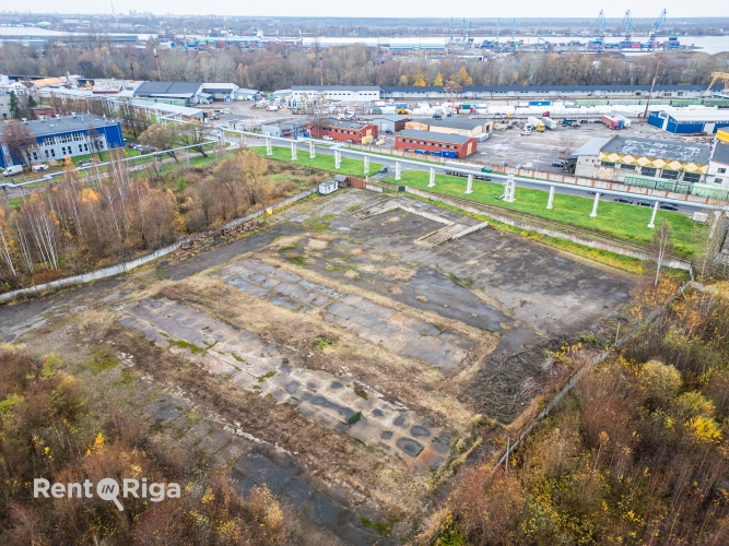 Sludinājumi. Nomai tiek piedāvāts zemes gabals Ilzenes ielā.  + Vilciena pievads; + rampa un panduss vilcienu Cena: 3600 EUR/mēn Foto #4