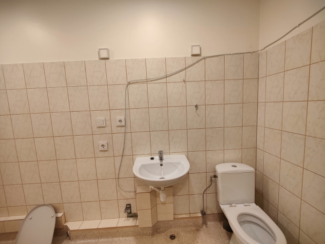 Sludinājumi. Birojs ar virtuvi un WC stratēģiski izdevīgā vietā.  Birojs sastāv no 3 telpām, no kurām 2 ir Cena: 520 EUR/mēn Foto #9