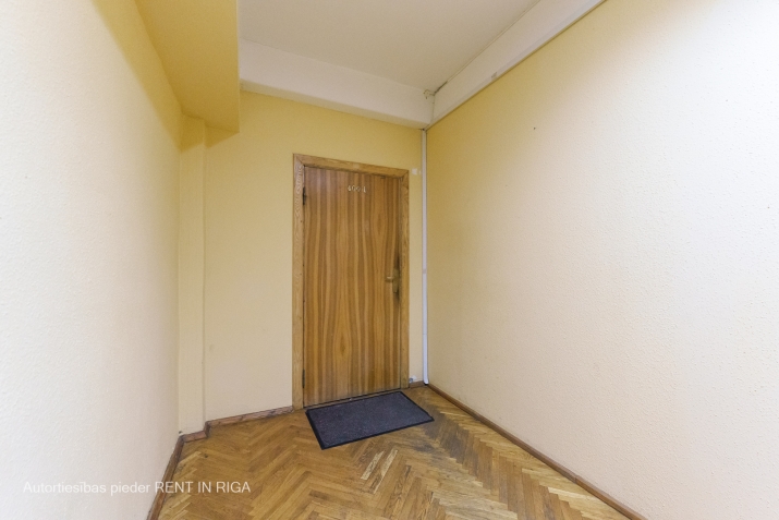 Sludinājumi. Gaišs birojs ar milzīgu terasi Ganību dambī 36.  Caurstaigājama telpa 36 kvm, izolēta trīsstūrveida Cena: 320 EUR/mēn Foto #9