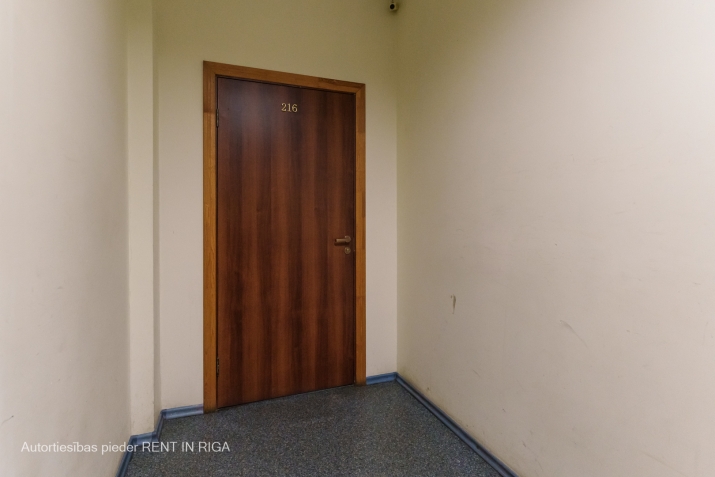 Sludinājumi. Zāle 110 kvm Ganību dambī 36.  + Viena liela telpa. + Griestu augstums 3.43 m. + Linoleja grīda. + Cena: 594 EUR/mēn Foto #3