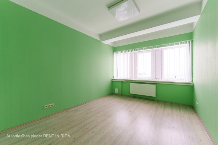 Sludinājumi. Birojs ar 3 telpām 7.stāvā Ganību dambī 36.  + 1 lielā telpa 48 kvm, 2 kabineti, katrs 14 kvm, un 1 Cena: 449 EUR/mēn Foto #6