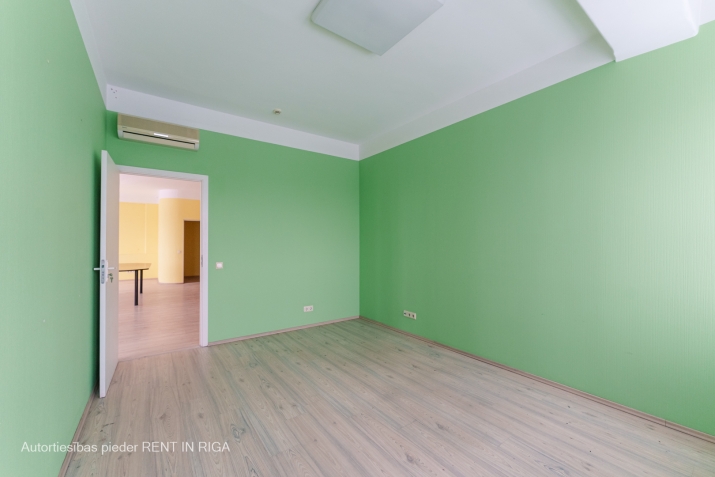 Sludinājumi. Birojs ar 3 telpām 7.stāvā Ganību dambī 36.  + 1 lielā telpa 48 kvm, 2 kabineti, katrs 14 kvm, un 1 Cena: 449 EUR/mēn Foto #7