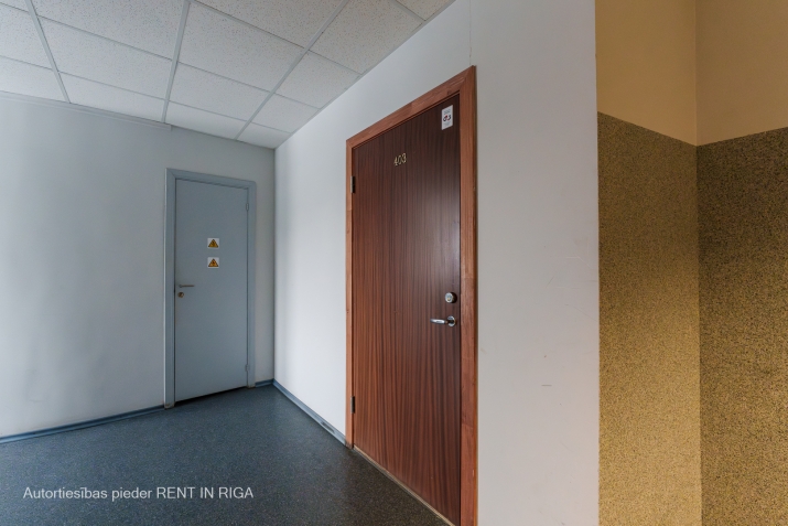 Sludinājumi. Biroja kabinets Ganību dambī 36.  + 1 telpa. + Lamināta grīda. + Ir lifts. + Koplietošanas WC Cena: 144 EUR/mēn Foto #3