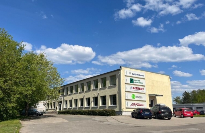 Sludinājumi. Birojs Berģu kalnā.  Plašs birojs ar vienu izolētu telpu un vienu lielo koptelpu. Kondicionieris. Cena: 440 EUR/mēn Foto #6