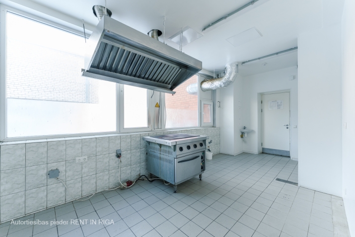 Sludinājumi. Izīrē kafejnīcas telpas Skanstē.  Telpu grupas izmantošanas veids - kafejnīca (kods 1230). Ir Cena: 1200 EUR/mēn Foto #9