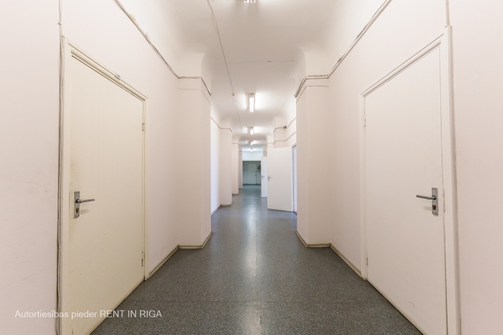 Sludinājumi. Pārdod 3-stāvu administratīvo ēku.  Celtne atrodas jauktas centra apbūves teritorijā (JC4) un to Cena: 1.2e+06 EUR Foto #9