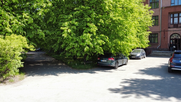 Sludinājumi. Pārdod 3-stāvu administratīvo ēku.  Celtne atrodas jauktas centra apbūves teritorijā (JC4) un to Cena: 1.2e+06 EUR Foto #4