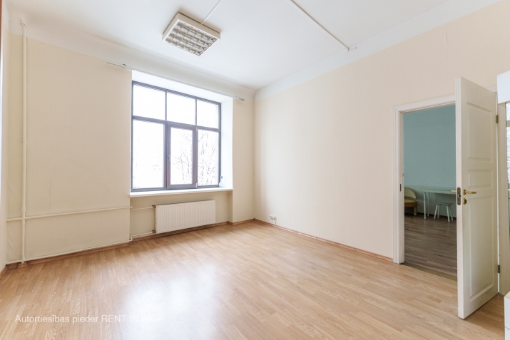 Sludinājumi. Iznomā 3-stāvu administratīvo ēku.  Celtne atrodas jauktas centra apbūves teritorijā (JC4) un to Cena: 7500 EUR/mēn Foto #6