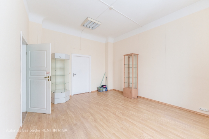 Sludinājumi. Iznomā 3-stāvu administratīvo ēku.  Celtne atrodas jauktas centra apbūves teritorijā (JC4) un to Cena: 7500 EUR/mēn Foto #7