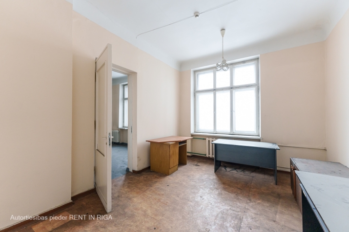 Sludinājumi. Iznomā 3-stāvu administratīvo ēku.  Celtne atrodas jauktas centra apbūves teritorijā (JC4) un to Cena: 7500 EUR/mēn Foto #8