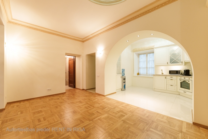 Sludinājumi. Tiek pārdots 3-istabu dzīvokli Vecrīgā blakus Doma laukumam, dzīvoklis atguvis savu sākotnējo Cena: 370000 EUR Foto #6