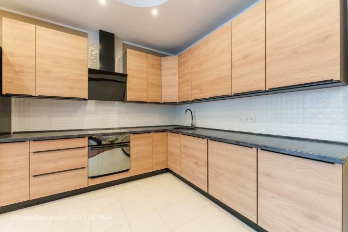 Sludinājumi. Tiek pārdods dzīvoklis jaunajā projektā. Tikko pabeigta dzīvokļa renovācija. Dzīvoklis sastāv no Cena: 186000 EUR Foto #1