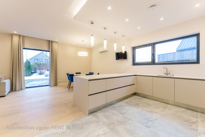 Объявление. Предлагаем преобрести абсолютно новый просторный, современный дом премиум класса в развитом посёлке Цена: 650000 EUR Foto #5