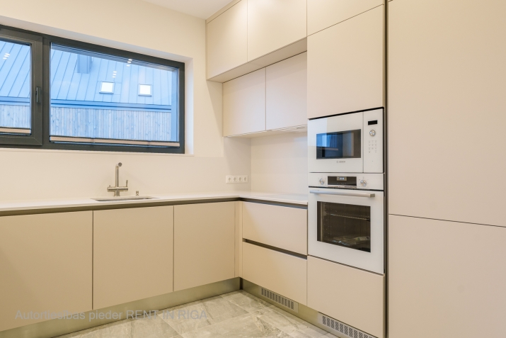 Объявление. Предлагаем преобрести абсолютно новый просторный, современный дом премиум класса в развитом посёлке Цена: 650000 EUR Foto #8