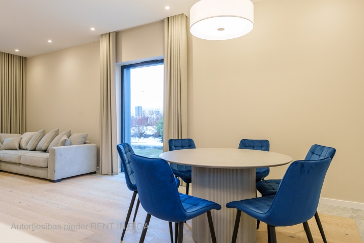 Объявление. Предлагаем преобрести абсолютно новый просторный, современный дом премиум класса в развитом посёлке Цена: 650000 EUR Foto #3