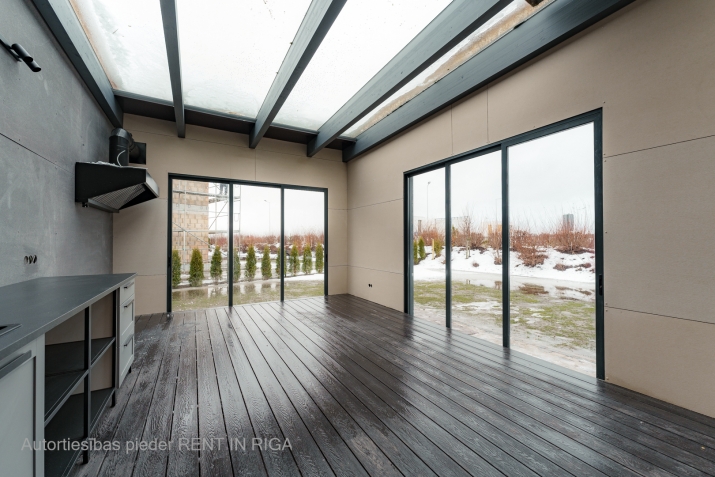 Объявление. Предлагаем преобрести абсолютно новый просторный, современный дом премиум класса в развитом посёлке Цена: 650000 EUR Foto #9