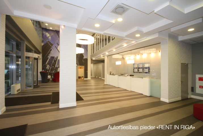 Sludinājumi. Mūsdienīgs birojs 5-stāvā.  + Telpās ūdens, kanalizācija; + papildus nomas maksai jāveic komunālie Cena: 720 EUR/mēn Foto #8