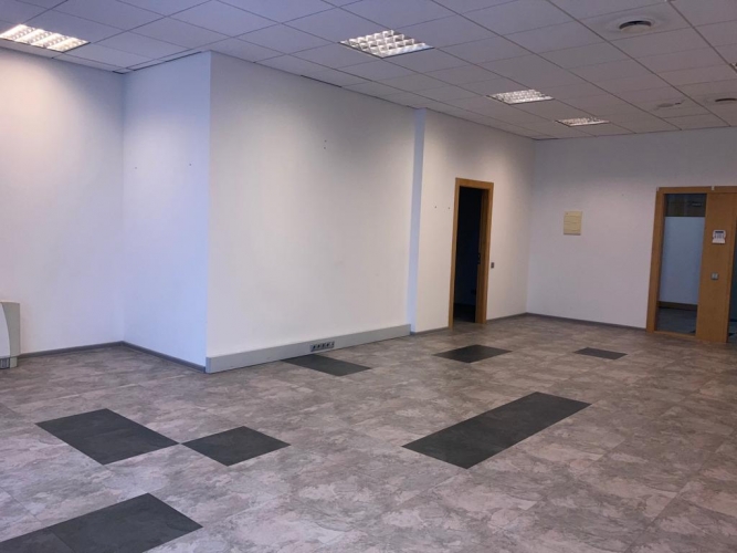 Sludinājumi. Mūsdienīgs birojs 5-stāvā.  + Telpās ūdens, kanalizācija; + papildus nomas maksai jāveic komunālie Cena: 720 EUR/mēn Foto #3