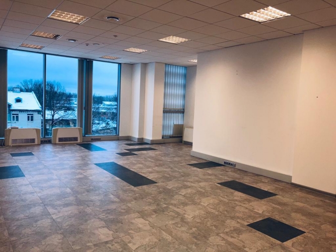 Sludinājumi. Mūsdienīgs birojs 5-stāvā.  + Telpās ūdens, kanalizācija; + papildus nomas maksai jāveic komunālie Cena: 720 EUR/mēn Foto #4