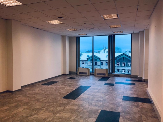 Sludinājumi. Mūsdienīgs birojs 5-stāvā.  + Telpās ūdens, kanalizācija; + papildus nomas maksai jāveic komunālie Cena: 720 EUR/mēn Foto #2