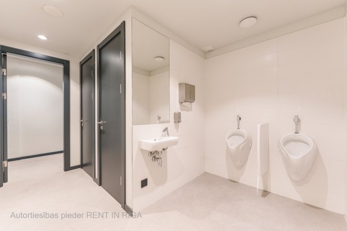 Sludinājumi. Biroja telpas E. Birznieka - Upīša ielā 21.  + Gaumīgi un kvalitatīvi iekārtotas un uzreiz pieejams Cena: 3300 EUR/mēn Foto #9