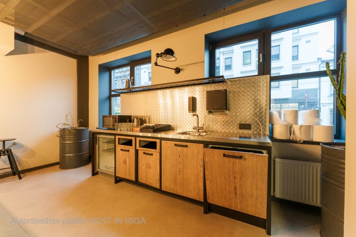 Sludinājumi. Biroja telpas E. Birznieka - Upīša ielā 21.  + Gaumīgi un kvalitatīvi iekārtotas un uzreiz pieejams Cena: 3300 EUR/mēn Foto #7