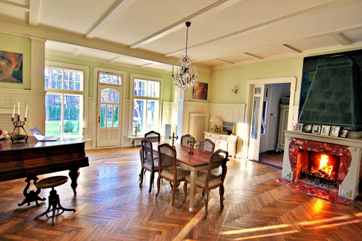 Объявление. Эта вилла - одна из редких жемчужин, отражающих аристократический шарм прошлого Межапарка, и этот Цена: 1.35e+06 EUR Foto #3