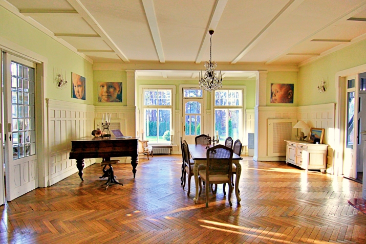 Объявление. Эта вилла - одна из редких жемчужин, отражающих аристократический шарм прошлого Межапарка, и этот Цена: 1.35e+06 EUR Foto #4