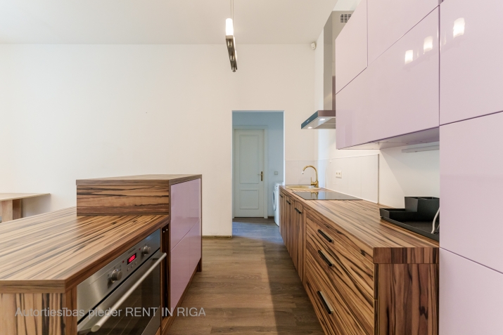 Sludinājumi. Tiek pārdots 2 istabu dzīvoklis atjaunotā jūgendstila ēkā Rīgas centrā.  Ēka piederēja tās projekta Cena: 120000 EUR Foto #7