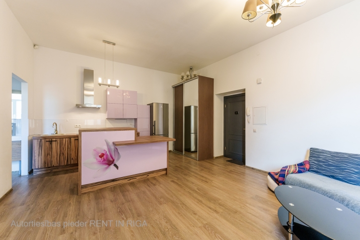 Sludinājumi. Tiek pārdots 2 istabu dzīvoklis atjaunotā jūgendstila ēkā Rīgas centrā.  Ēka piederēja tās projekta Cena: 120000 EUR Foto #5