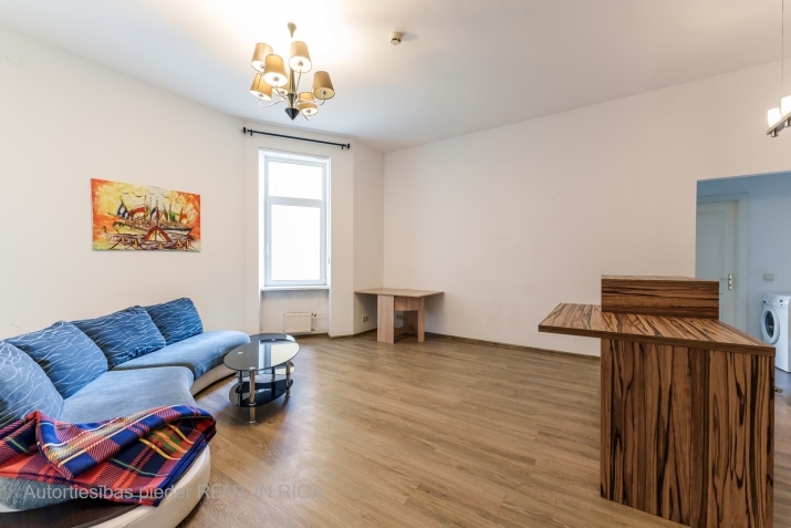 Sludinājumi. Tiek pārdots 2 istabu dzīvoklis atjaunotā jūgendstila ēkā Rīgas centrā.  Ēka piederēja tās projekta Cena: 120000 EUR Foto #4