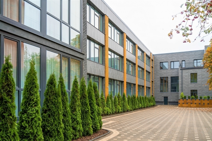 Sludinājumi. 2-istabu dzīvoklis Jaunajā projektā Vairoga ielā 32.   Tas atrodas klusajā un zaļajā Teikas rajonā. Cena: 63000 EUR Foto #1