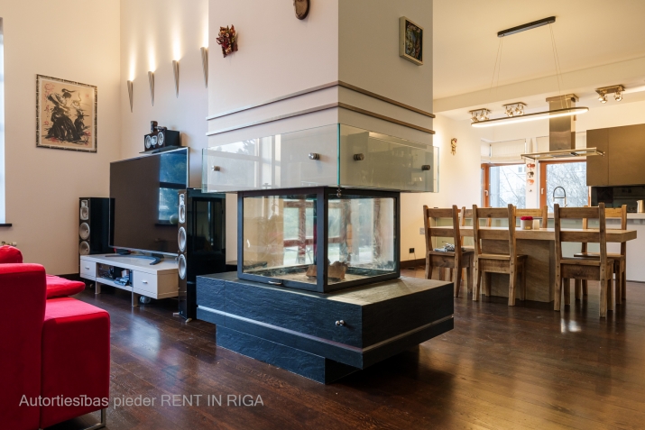 Sludinājumi. Tiek pārdota privātmāja ciematā ar tiešu piekļuvi ūdenim un mežam, atrodoties 15min braucienā no Cena: 550000 EUR Foto #4
