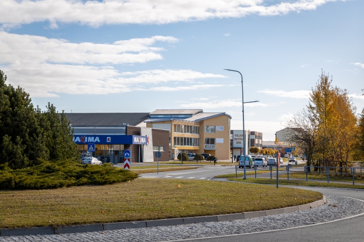 Sludinājumi. Tirdzniecības telpas T/C Arēna, Aizkrauklē.  Iznomā tirdzniecības zāli un noliktavu 1.stāvā. Cena: 1200 EUR/mēn Foto #5