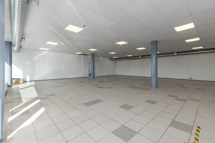 Sludinājumi. Tirdzniecības telpas T/C Arēna, Aizkrauklē.  Iznomā tirdzniecības zāli un noliktavu 1.stāvā. Cena: 1200 EUR/mēn Foto #8