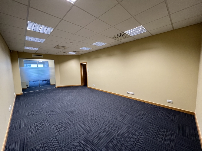 Sludinājumi. Piedāvājumā biroja telpas Tērbatas iela 74a.  + 2. stāvs; + Lieliska lokācija pilsētas centrā; + Cena: 260 EUR/mēn Foto #3