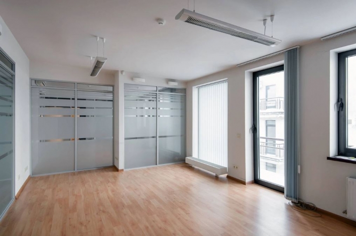 Sludinājumi. Tiek pārdots dzīvoklis kompleksā Upīša galerija, pagalma māja, 3.stāvs, 130.4 m2   Ēka būvēta Cena: 221680 EUR Foto #4