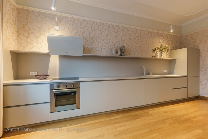 Sludinājumi. Elegants dzīvoklis renovētā ēkā Klusajā centrā!  Piedāvājam plašu trīsistabu dzīvokli atjaunotajā Cena: 535000 EUR Foto #9