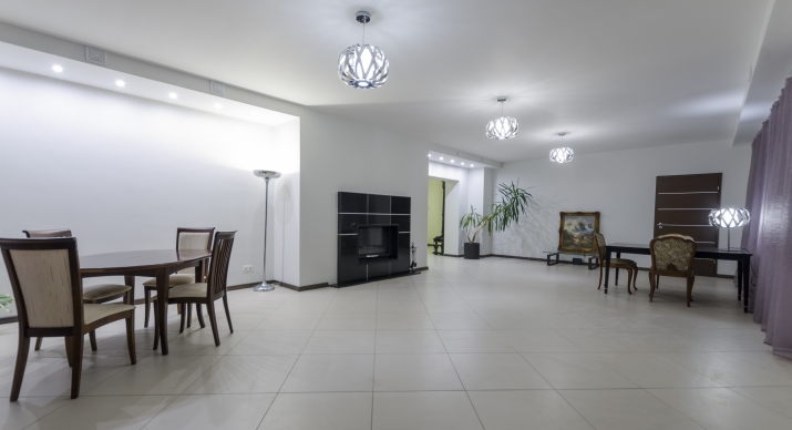 Объявление. Просторный семейный дом в Межапарке, окруженный деревьями.  Историческая архитектурная жемчужина Цена: 900000 EUR Foto #6