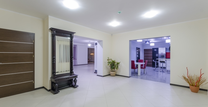 Объявление. Просторный семейный дом в Межапарке, окруженный деревьями.  Историческая архитектурная жемчужина Цена: 900000 EUR Foto #7