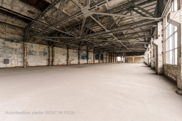 Sludinājumi. Plašas, gaišas ražošanas telpas ar biroju, garderobēm, dušām, WC.  Lokācija: Uriekstes iela 4a, Cena: 2500 EUR/mēn Foto #4