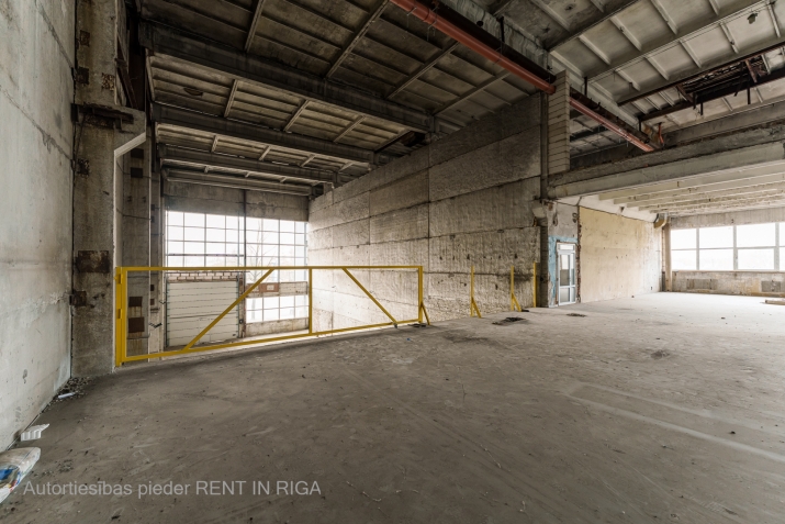 Sludinājumi. Plašas, gaišas ražošanas telpas ar biroju, garderobēm, dušām, WC.  Lokācija: Uriekstes iela 4a, Cena: 2500 EUR/mēn Foto #7
