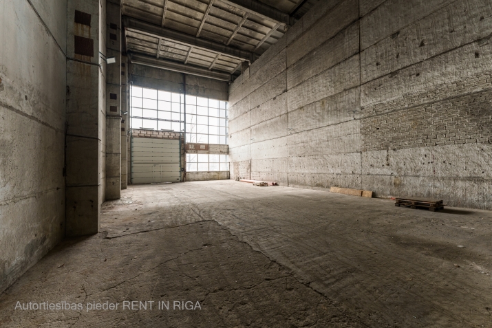 Sludinājumi. Plašas, gaišas ražošanas telpas ar biroju, garderobēm, dušām, WC.  Lokācija: Uriekstes iela 4a, Cena: 2500 EUR/mēn Foto #9